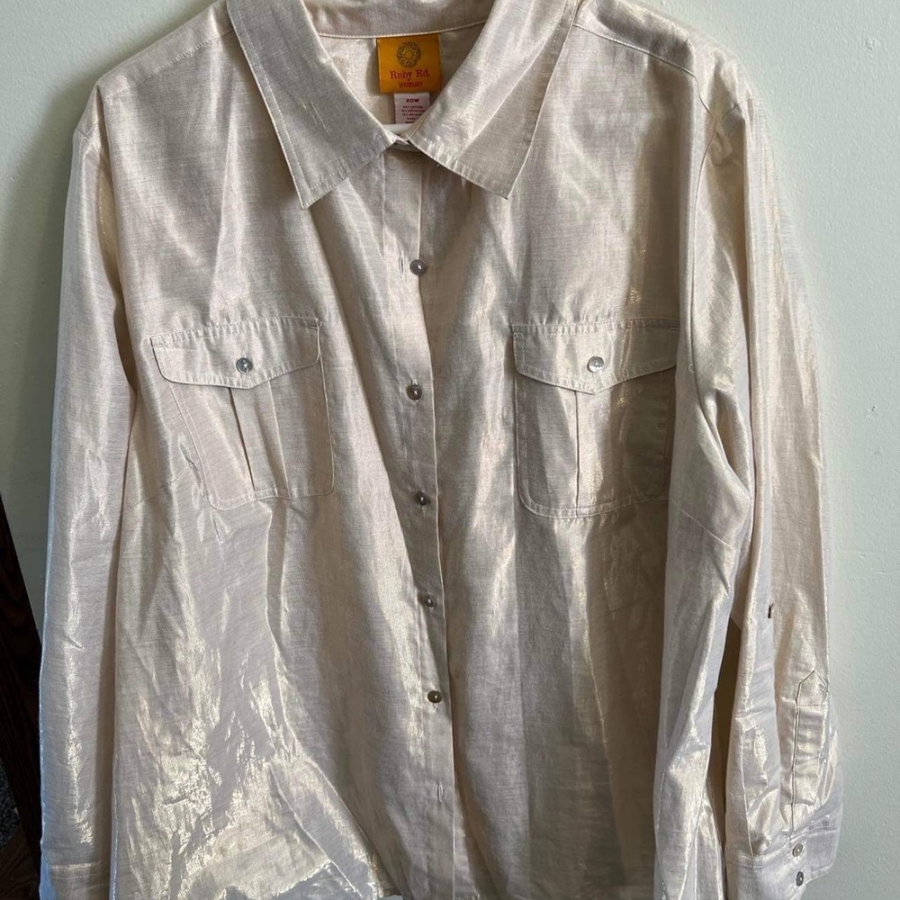 Ruby Rd Button Up Blouse. Sz 20w Shimmery Cream with Button Breast pockets